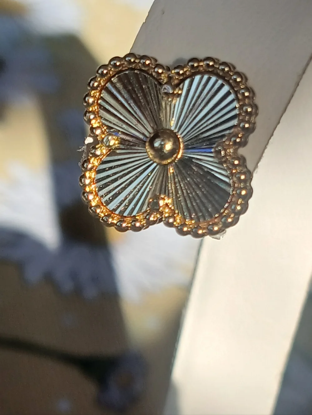 Most Excellent 18 K Gold Filled Radiant Clover Style Post Back Earrings - Picture 2 of 5